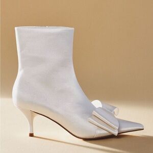 NWT Jeffrey Campbell white bow boots